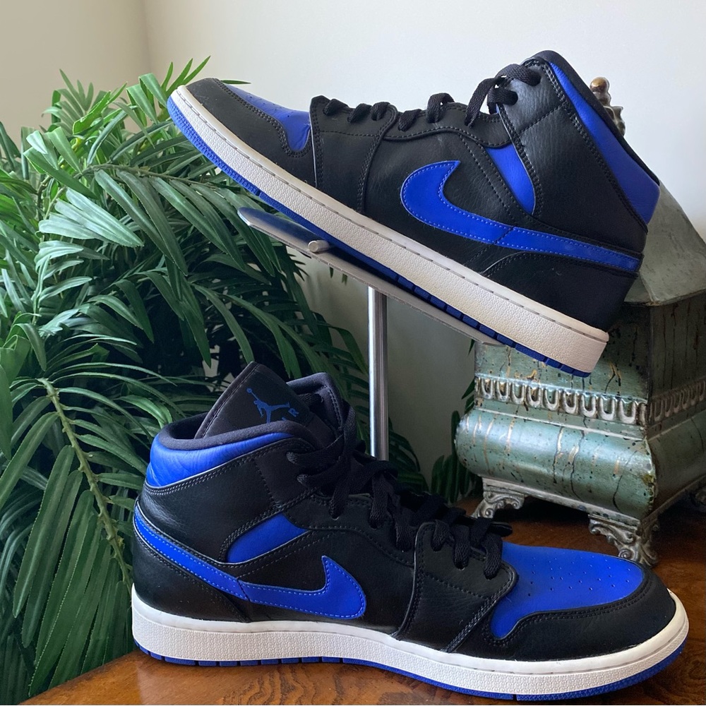 Nike Air Jordan 1 Mid sneakers in the "Black Hyper Royal" Sneakers
